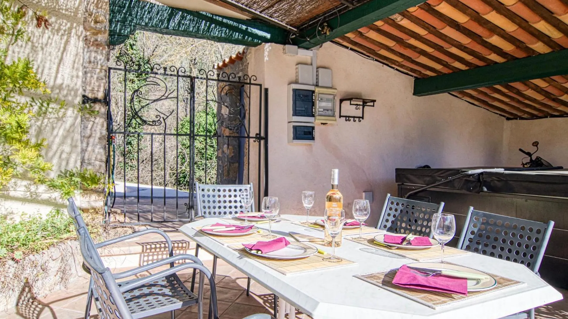 Holiday Home La Maison Aux Volets Bleus By Interhome Entrecasteaux