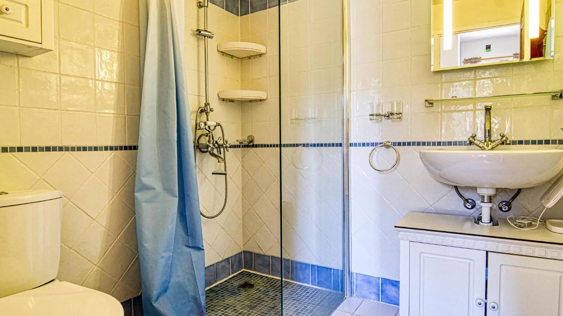 Holiday Home La Maison Aux Volets Bleus By Interhome Entrecasteaux
