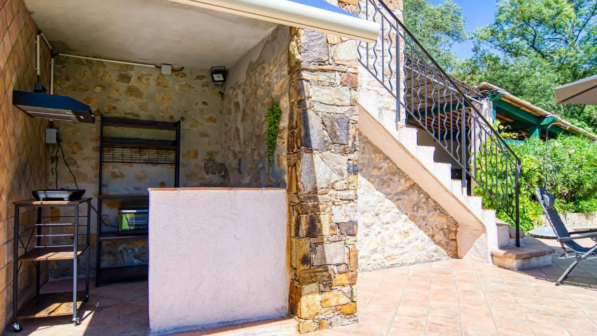 Holiday Home La Maison Aux Volets Bleus By Interhome Entrecasteaux