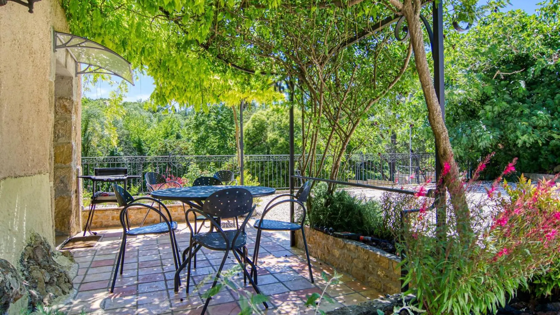 Holiday Home La Maison Aux Volets Bleus By Interhome Entrecasteaux